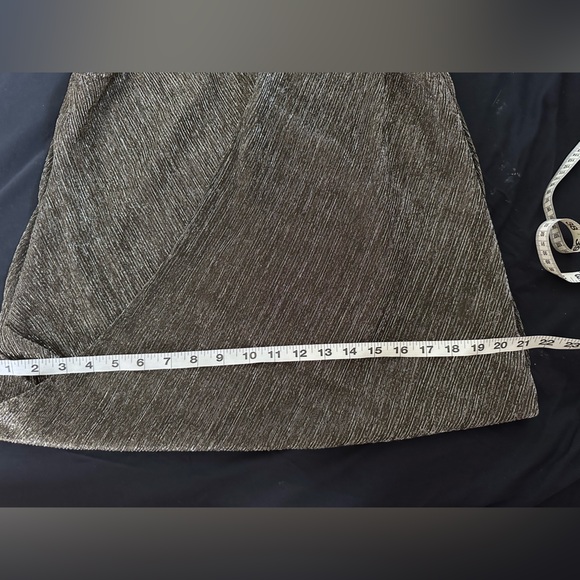 Bailey 44 - Elegant Gold Sleeveless Top - Picture 9 of 11